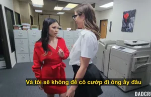 Hoa khôi đại học bị nhóm bạn học chuốc thuốc mê và kích dục